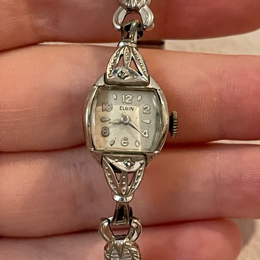 RARE VINTAGE LADIES ELGIN WRIST WATCH W/ DIAMONDS, 907 CALIBER, 17 JEWEL - Picture 2 of 9